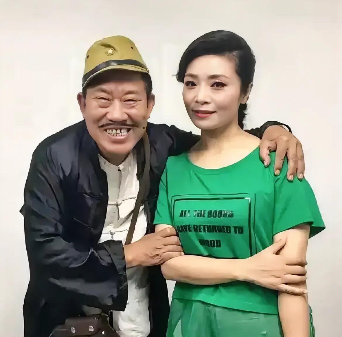 不知道什么原因，一直以来不怎么喜欢左边这一位男演员演的戏，其实知道这只是一张剧照