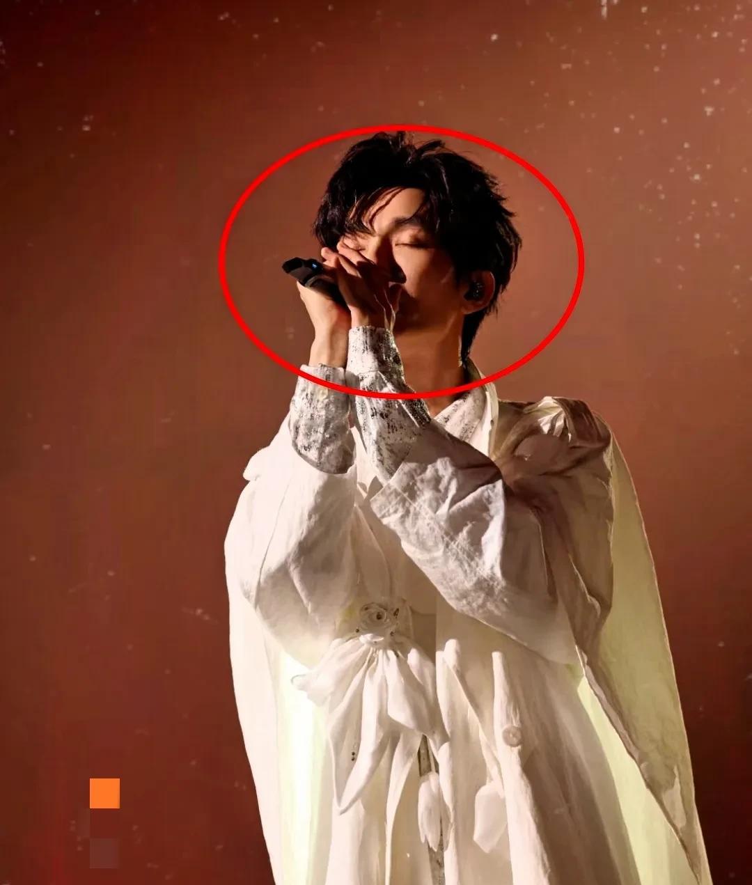 陈楚生真的是为了名气来参加歌手吗？不，他是为了享受舞台的魅力！
从他每一首歌的选