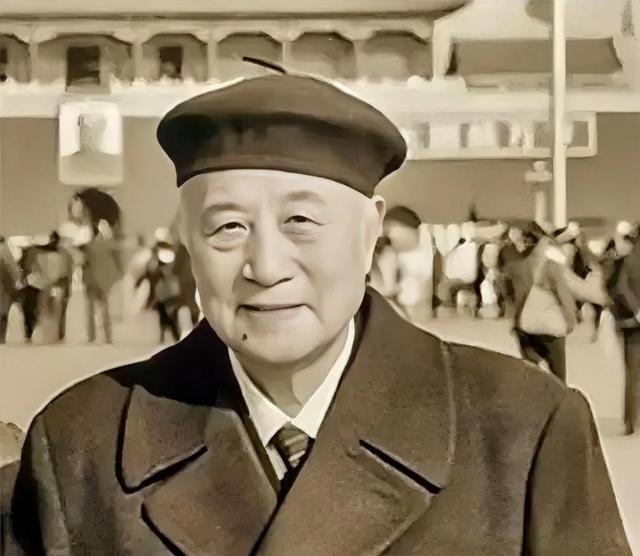 1946年，打入军统内部的李时雨，被人怀疑是地下党，戴笠知道后，却扑哧一笑：“李