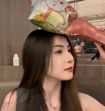 山东男篮球员高诗岩妻子发文告别墨尔本，她写道：毕业啦告别墨尔本，离别这一课永远学
