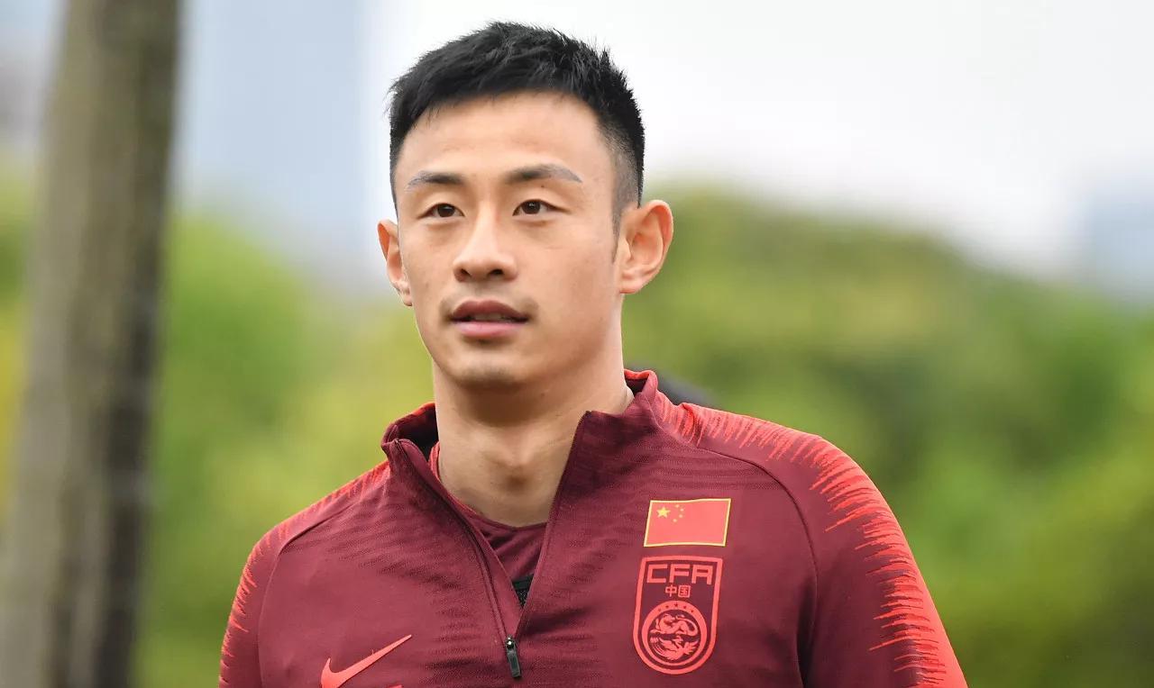 亚泰看来是真困难了，彭欣力加盟，但是5场不能踢，这么说对他还是挺认可的！
租借费