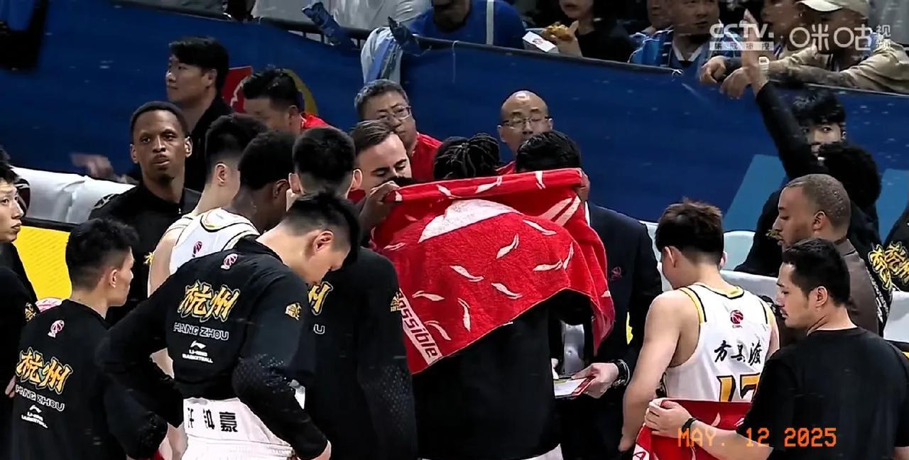 王博太“嫩”了吧，遇到老谋深算的许利民，联防根本无法限制北汽主场，全队近乎于偏执
