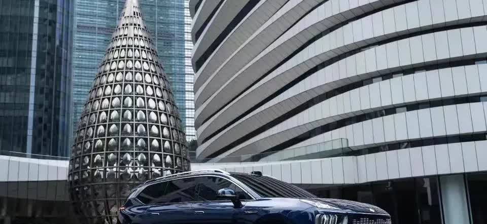 广汽昊铂旗下的昊铂HL于4月12日开启预售，预售价格27.98万起，新车外观采用