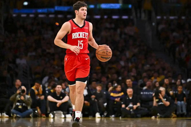 谢泼德估计就是大器晚成的类型
谢泼德在火箭的前三年不可能打出来，第四年提前续约，