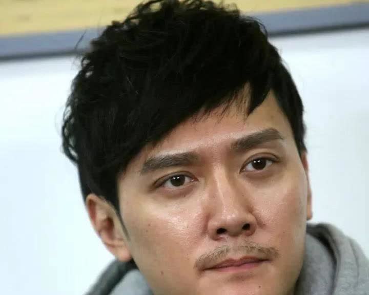 演员冯绍峰说，21年4月，我和赵丽颖结束了不到3年的短暂婚姻。其实在此之前我们已