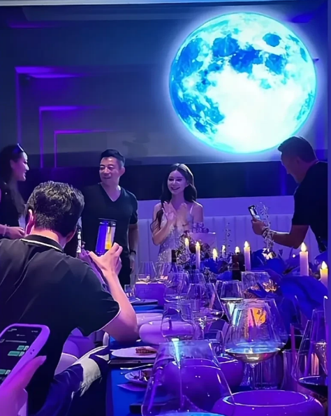 最新！张兰在法国给筱梅买生日礼物了！

昨天是马筱梅的生日，她并没有直播，很多人