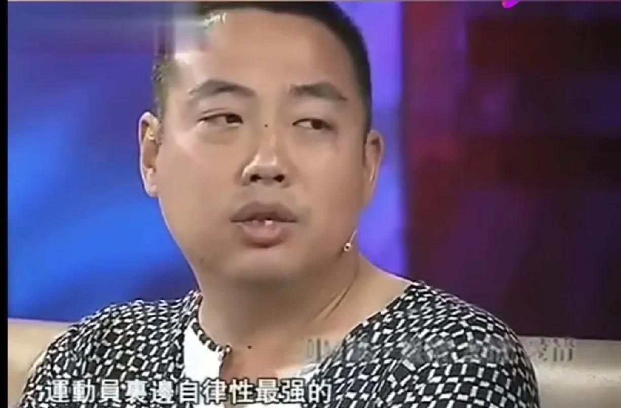 多年前的一个采访，
刘亲切的叫他大励，
对大励的评价很高，
说大励是一个高度自律
