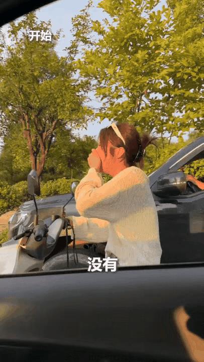 凭一句，结婚了吗帅哥？将又一消防员推上热搜，爱笑的她一定不会是第二个亮证姐
这个