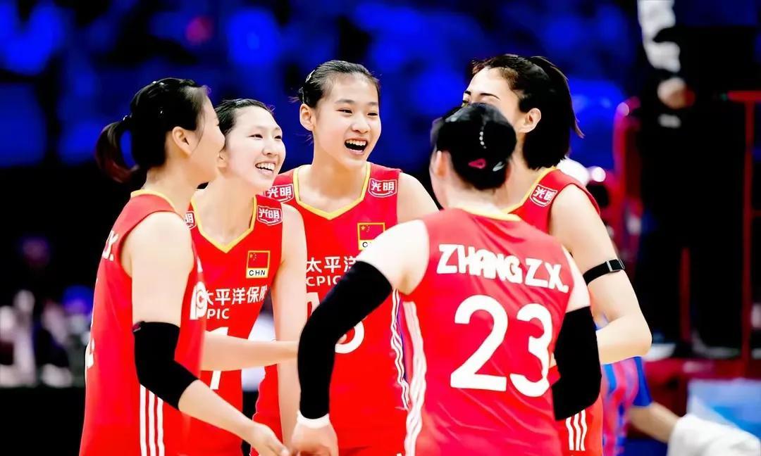 中国女排热身赛首发及替补预测：
（1）小组赛中国1-3波兰，中国队首发：
主攻：