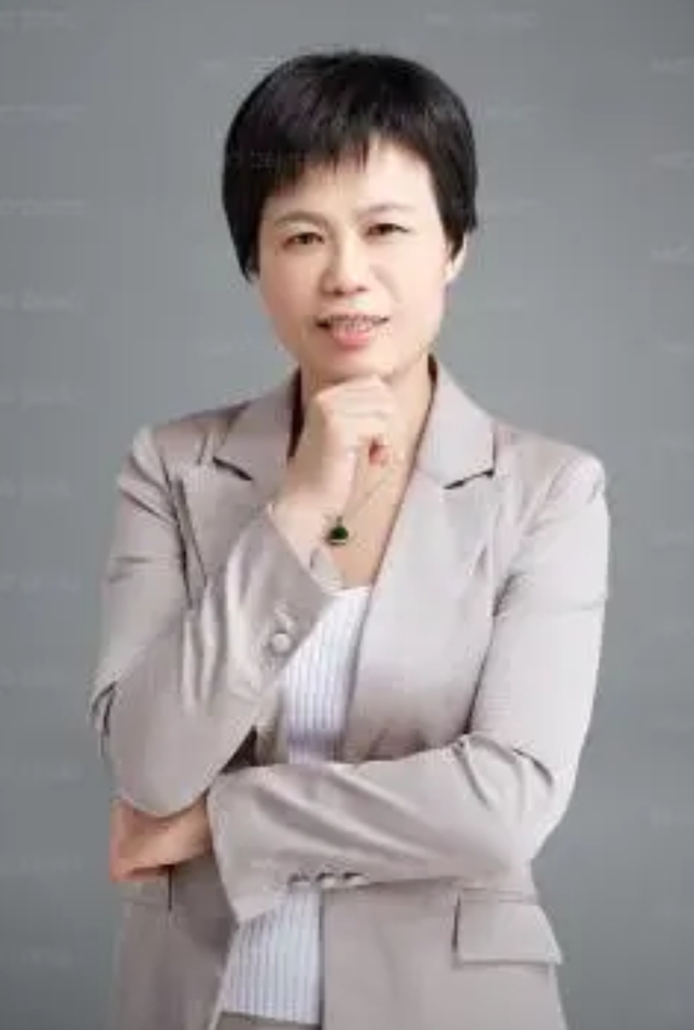 这是最快女护士张水华的领导方一芳。她是福建医科大学附属第一医院的护士长。

方一