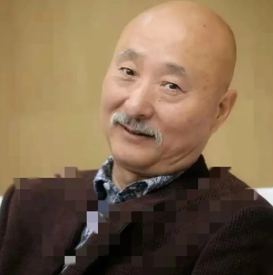 奉劝大家一句，
别被陈佩斯骗了，
他这个人啊，根本不需要同情，他需要的是尊重，需