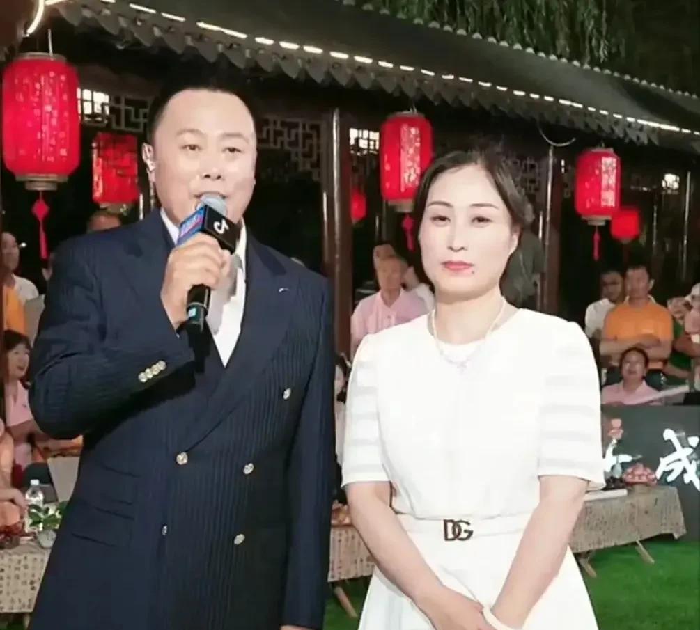 刘大成怎么不注意自己的形象，怎么能跟徐罗两个人混呢，这样混在一起，只能将自己积攒