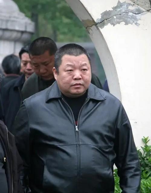2018年，臧天朔临终前，屏退全部家人，包括他的妻子李梅，唯独留下了斯琴格日乐。