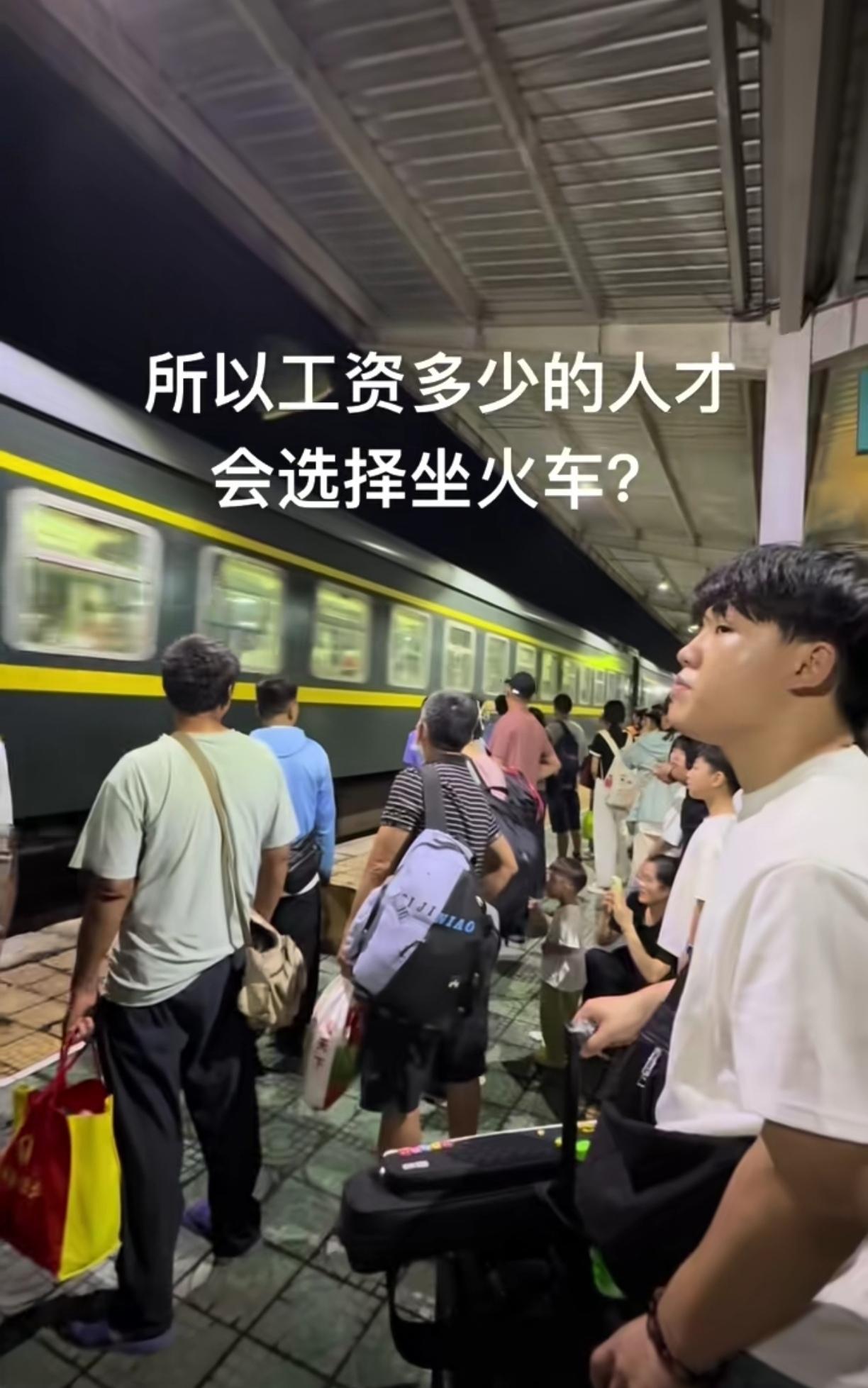 有父母帮衬拖地吃喝不用管一年存10万，
没有父母帮衬自己赚钱养全家月光光[呲牙]