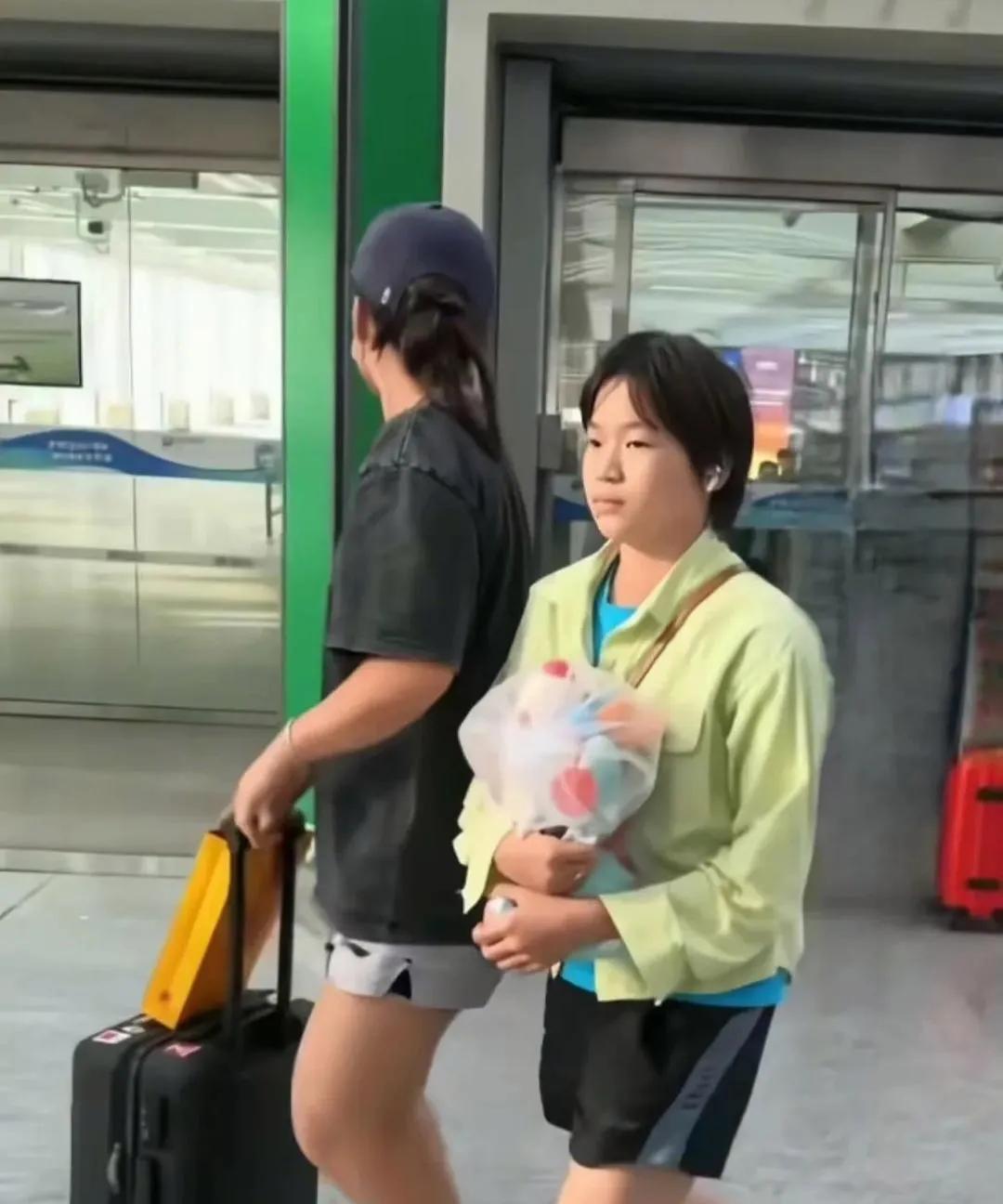 全红婵走了？
别急，她这是另有打算！ 
这次她回广州，不是退出国家队或比赛，而是