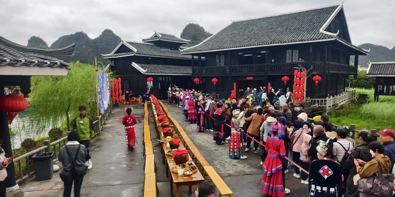也许是男士年轻时在外奔波的时间多，上了年纪就念在家里的时光吧！由于男女在家庭里分