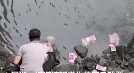 深圳河道现大量成扎钞票，一男子捡走引关注
 
6月12日，深圳宝安区新安街道