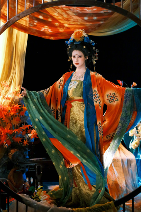 赵昭仪的国风妆造，超有感染力的，nice！