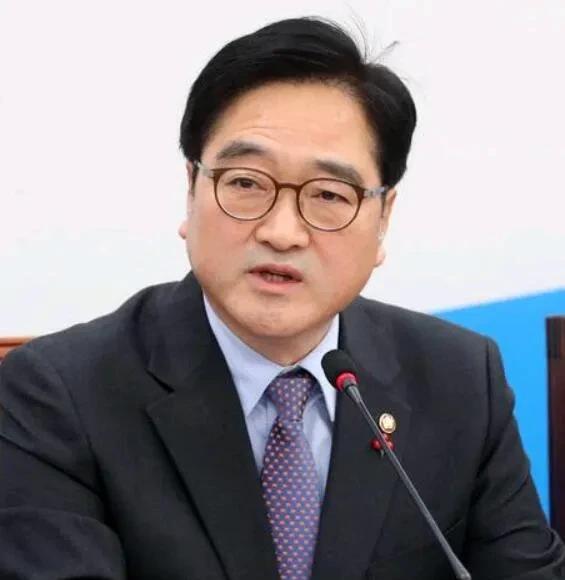 挺意外，韩国太极推手不错！
到底是太极阴阳国旗，李在明玩得挺溜的！北京抗战胜利大