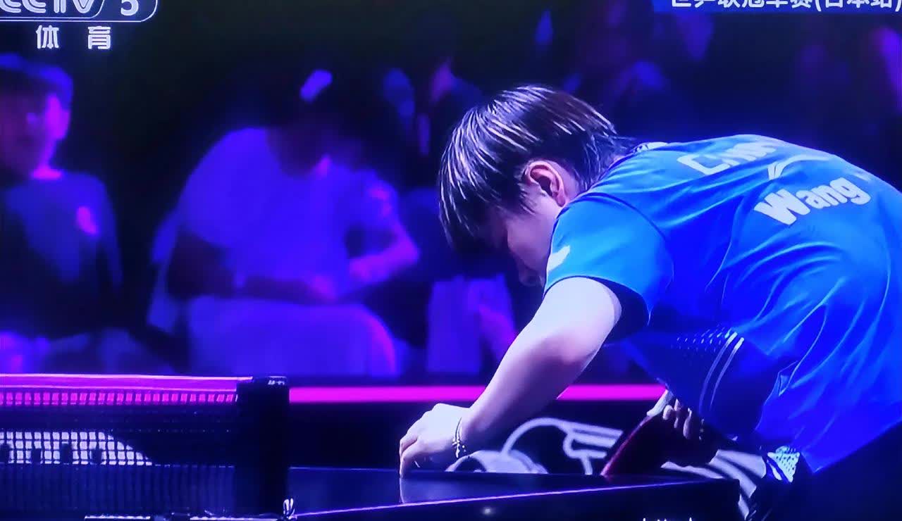 陈熠终于输了，输给了王艺迪，不知怎么，心里有阵窃喜，就怕她再一次击败国内高手，又