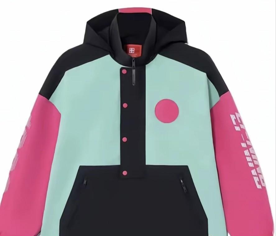 这衣服好看吗？
因为本山大叔穿，
所以我才知道是李宁牌子，
只是这设计有点让人看