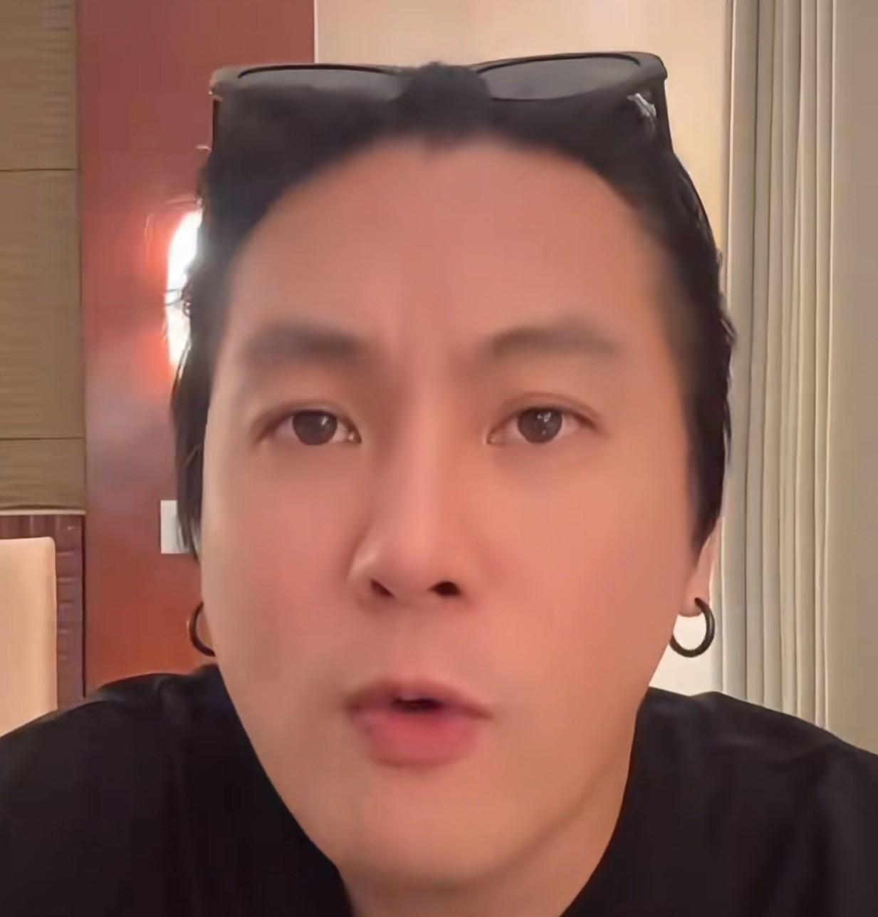 湾湾博主今晚直播！
气愤地讲：被那个龙正给搞笑到！龙正不仅去金宝山又拍照又视频的