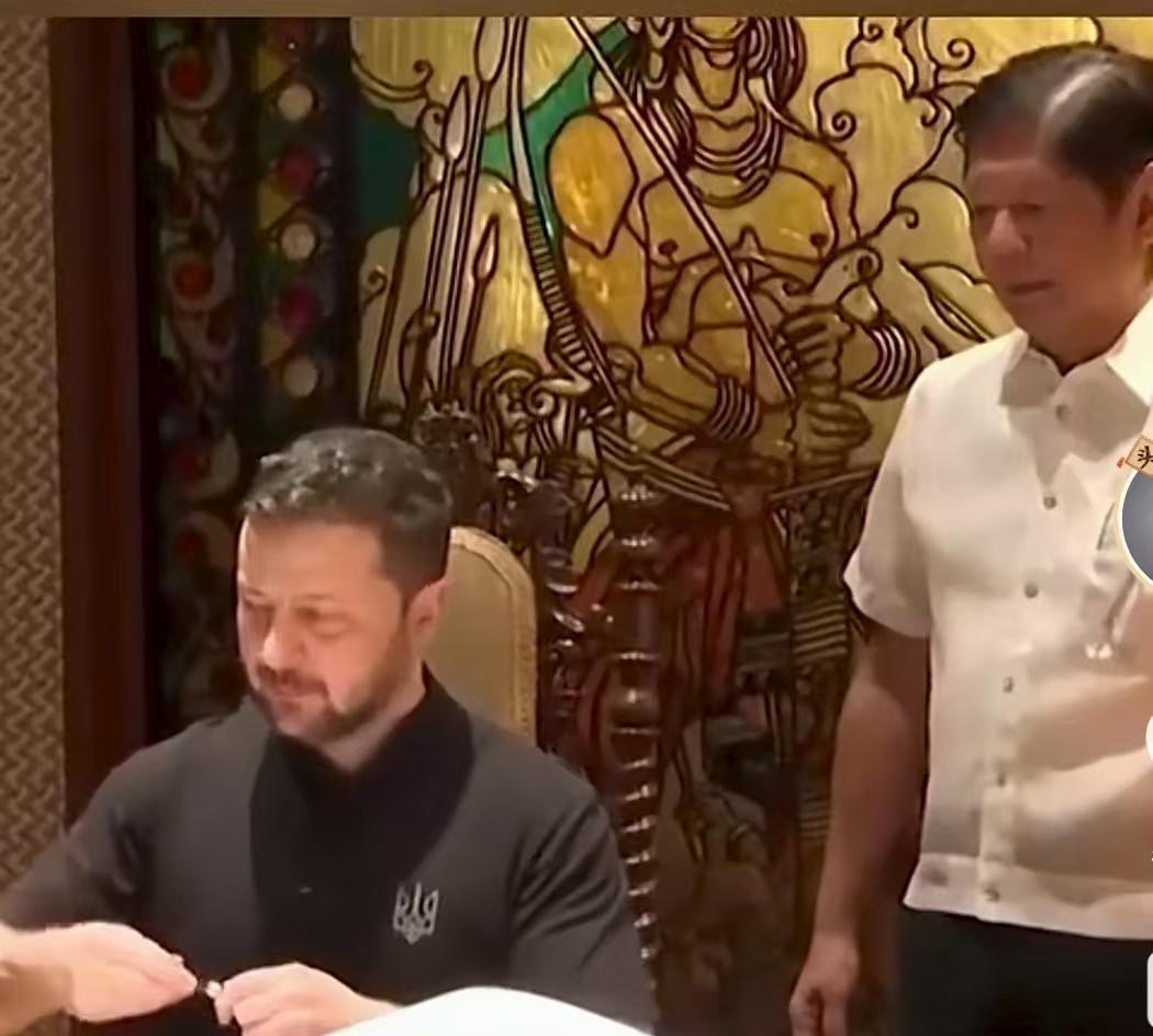 一个被打残了，还在暗戳戳地试探我们的底线；
一个找撑腰的，求购对方自研的无人艇和