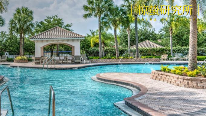 高端度假酒店，走到十字路口