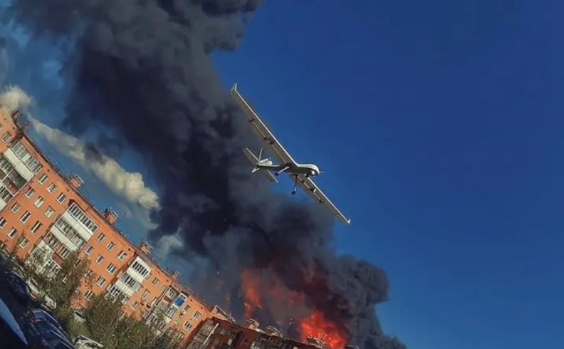 克里米亚经历不平静之夜。

今天凌晨，多个城市发生连环爆炸，克里米亚大桥实行临时