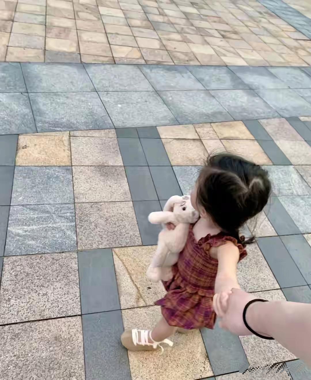 女儿请求照顾孩子，妈妈陷入两难