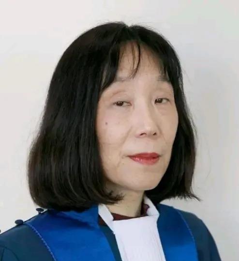 保住小命要紧！海牙国际刑事法院日籍法官赤根智子，连夜逃回日本。
这事儿搁谁听着不