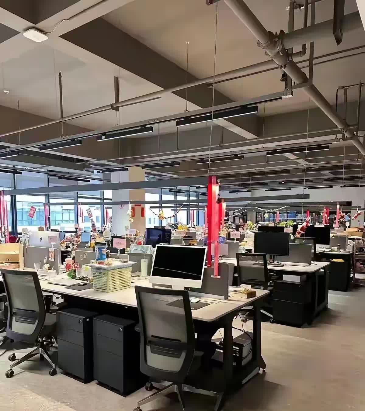 “假装上班” 现象：对失业群体的一种特别救赎 