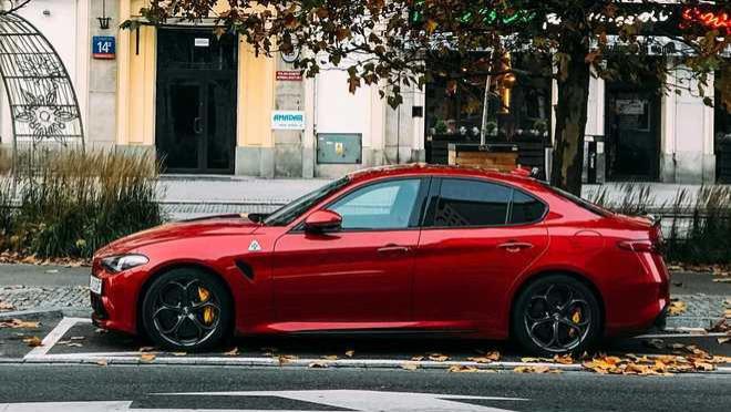 车辆的行驶里程与保养频率之间的关系如何？