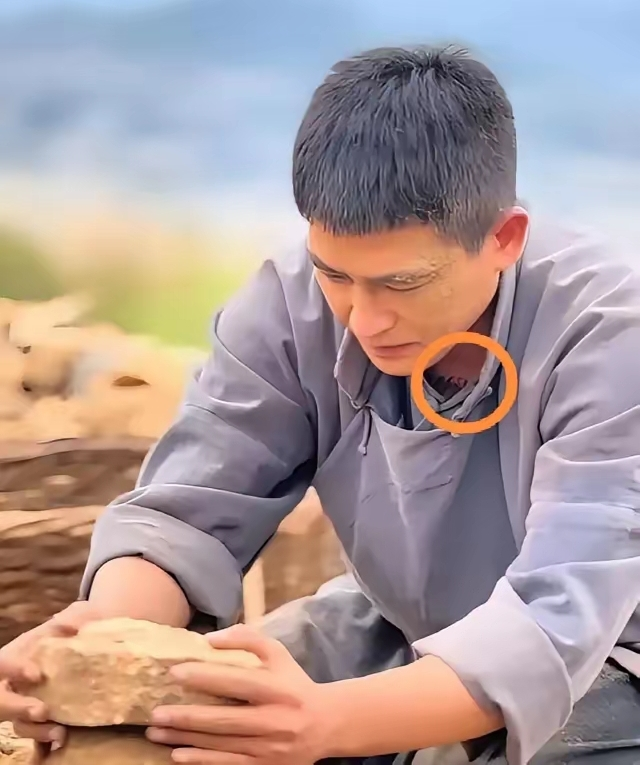 现在全网最烦恼的人就是欧豪！
不是因为太帅，
​更不是因为演技，也不是没有片酬，