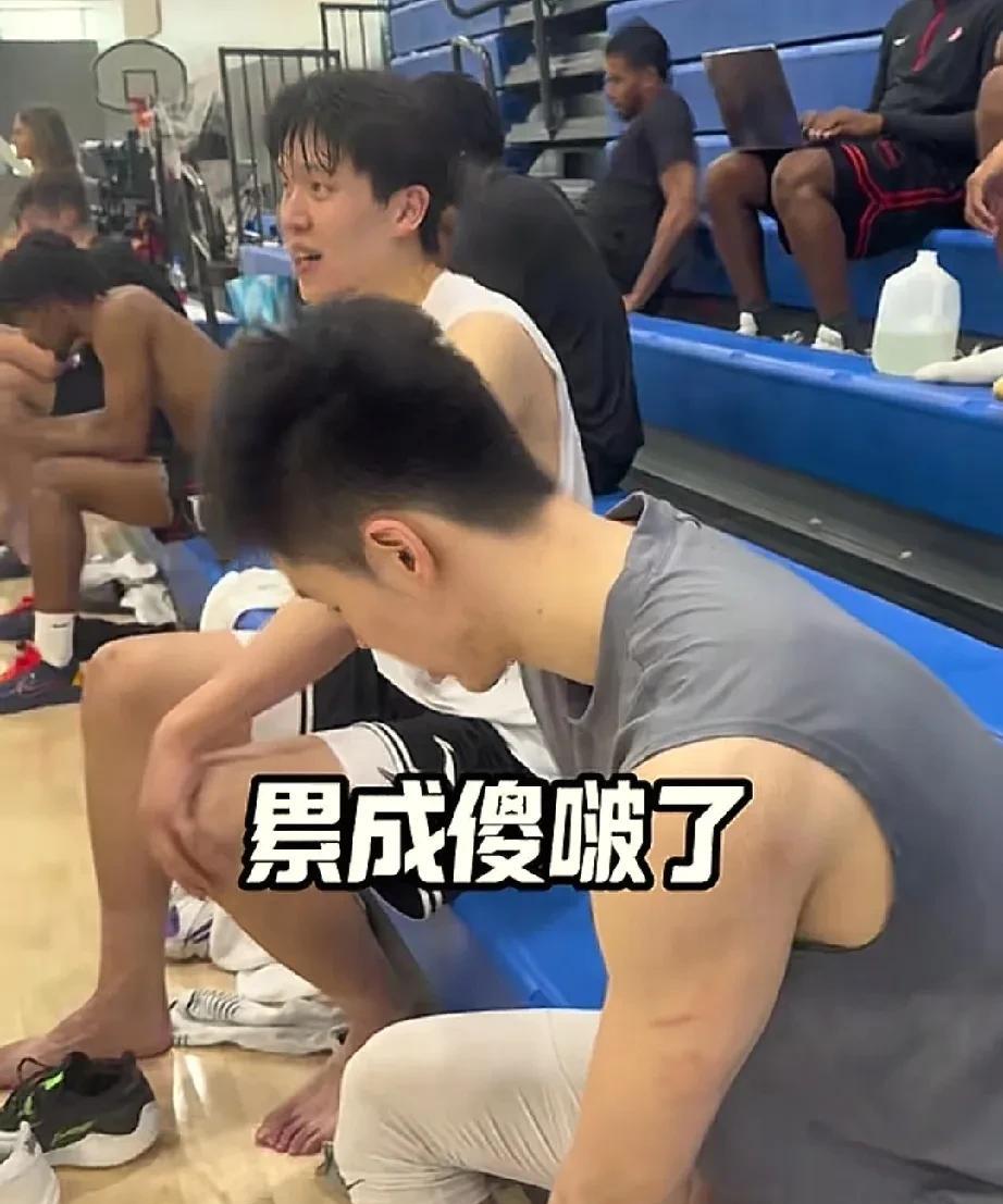 杨瀚森和郭昊文美国同场竞技，杨瀚森即将回波特兰！
近日，郭昊文在社交媒体晒出与杨