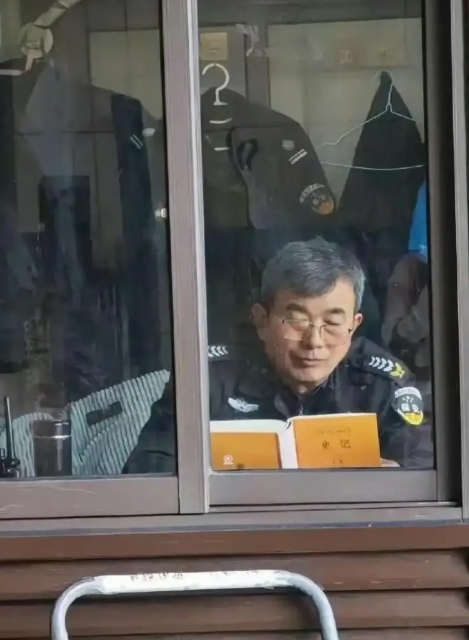 小区保安大叔不简单！！！