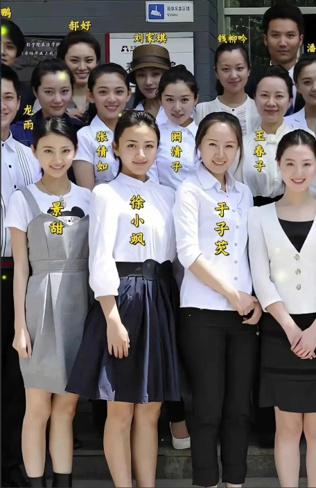 在娱乐圈漂亮不一定能出名
没想到景甜竟然不是全班最漂亮的

也没想到景甜和阚清子