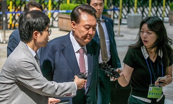 尹锡悦第6次审判
当地时间6月9日，尹锡悦第6次出席涉嫌带头发动内乱以及涉嫌滥用