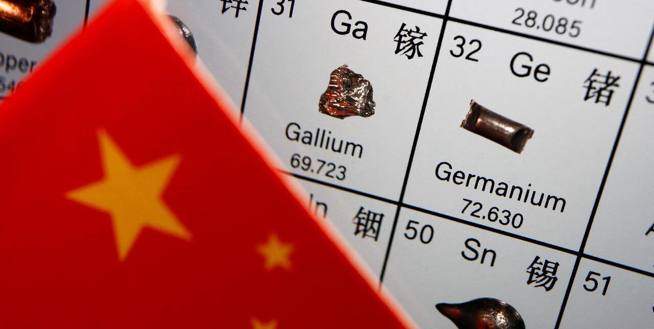 路透社周五(6月6日）援引两位知情人士透露，中国已向美国三大汽车的稀土供应商发放