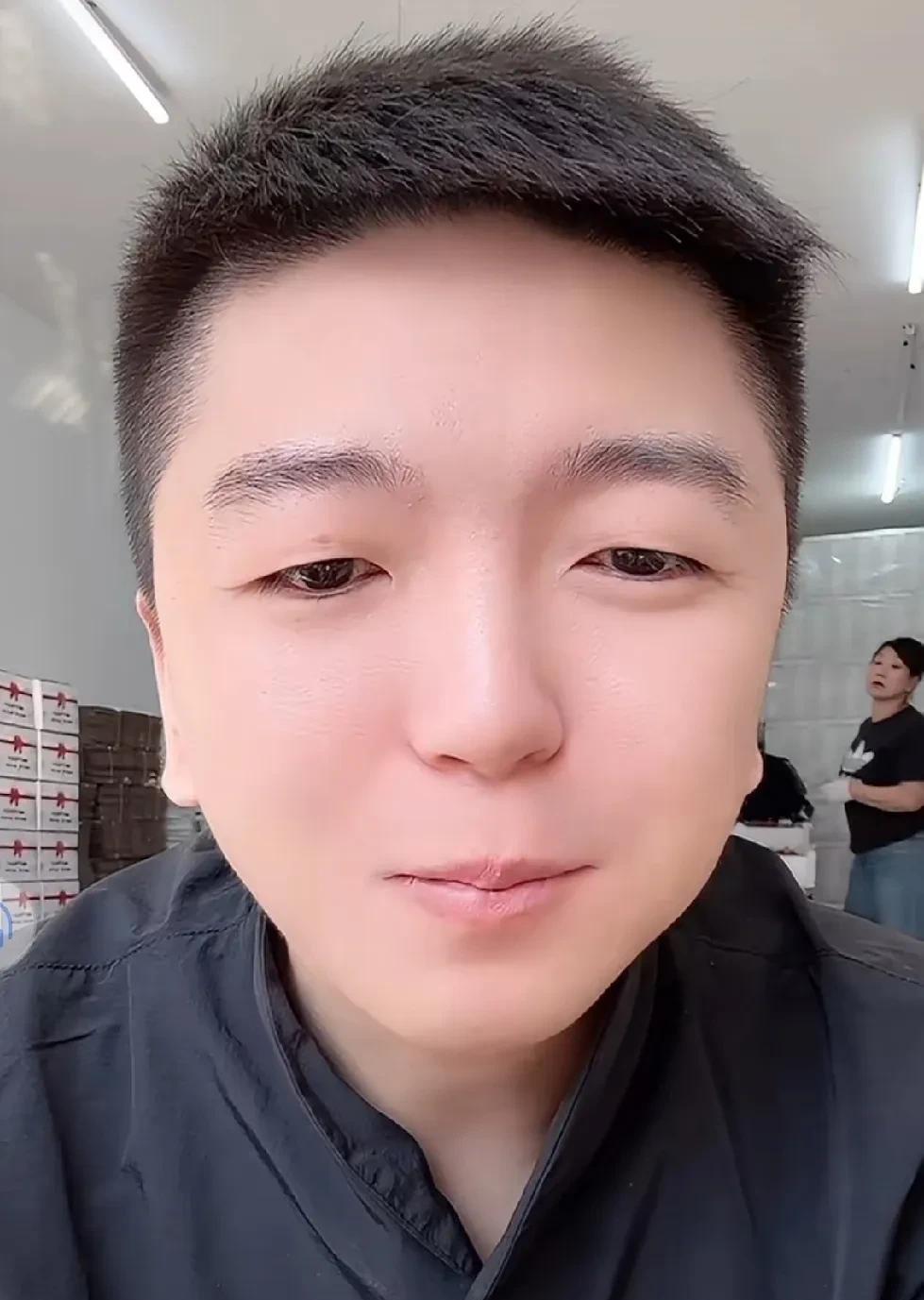 王某人再次回应李四，不会因为利益而闹掰！
          王某人今晚开播不提