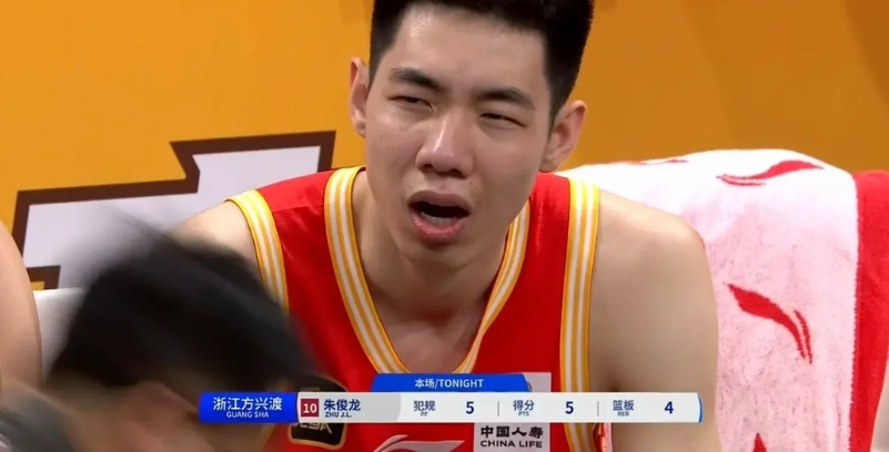 北京队早应该这么打啊！以其人之道，还治其人之身，那就是夹击布朗。这场可以说是最近