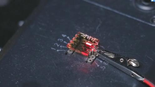 显示屏革命性突破！浙大团队研制出90纳米微型LED