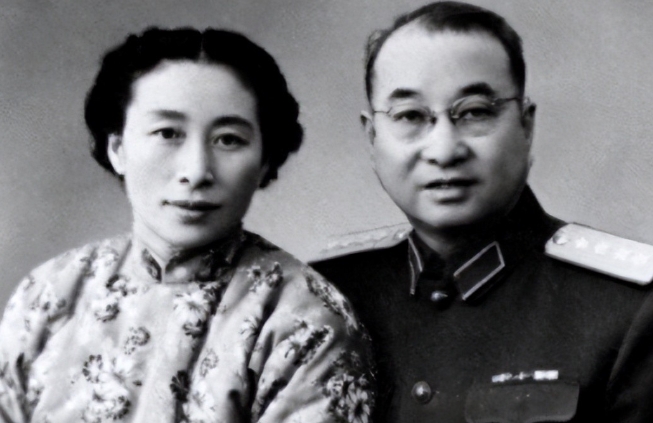 1942年，陈赓要与傅涯结婚，于是两人写了一封报告申请，原以为会成功，但没想到申