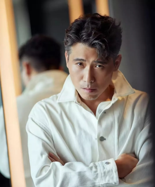 我怀疑过李乃文在作秀 
也怀疑过李乃文在立人设 
万万没想到，他持续做公益十七年
