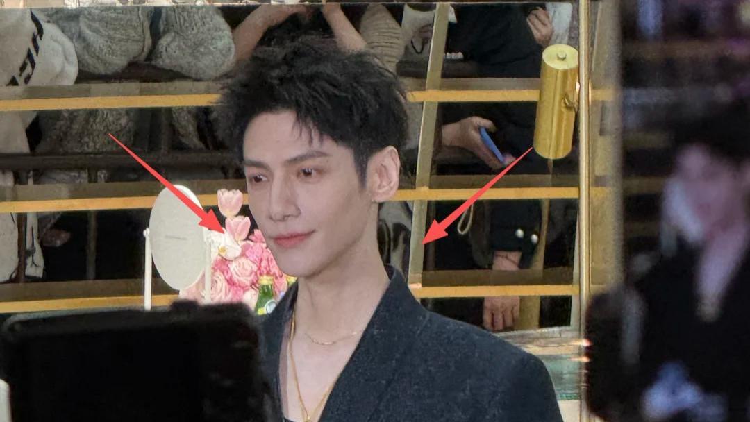 罗云熙杭州亮相，“瘦得令人心疼”引发粉丝担忧