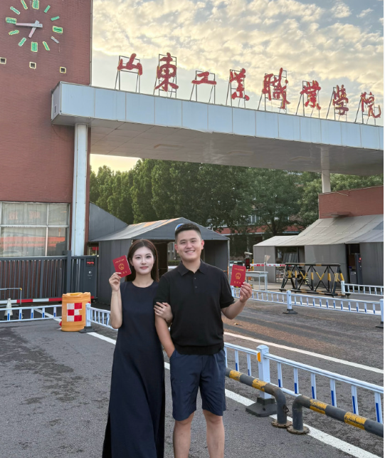 和同学成为合法夫妻啦 ​​​
