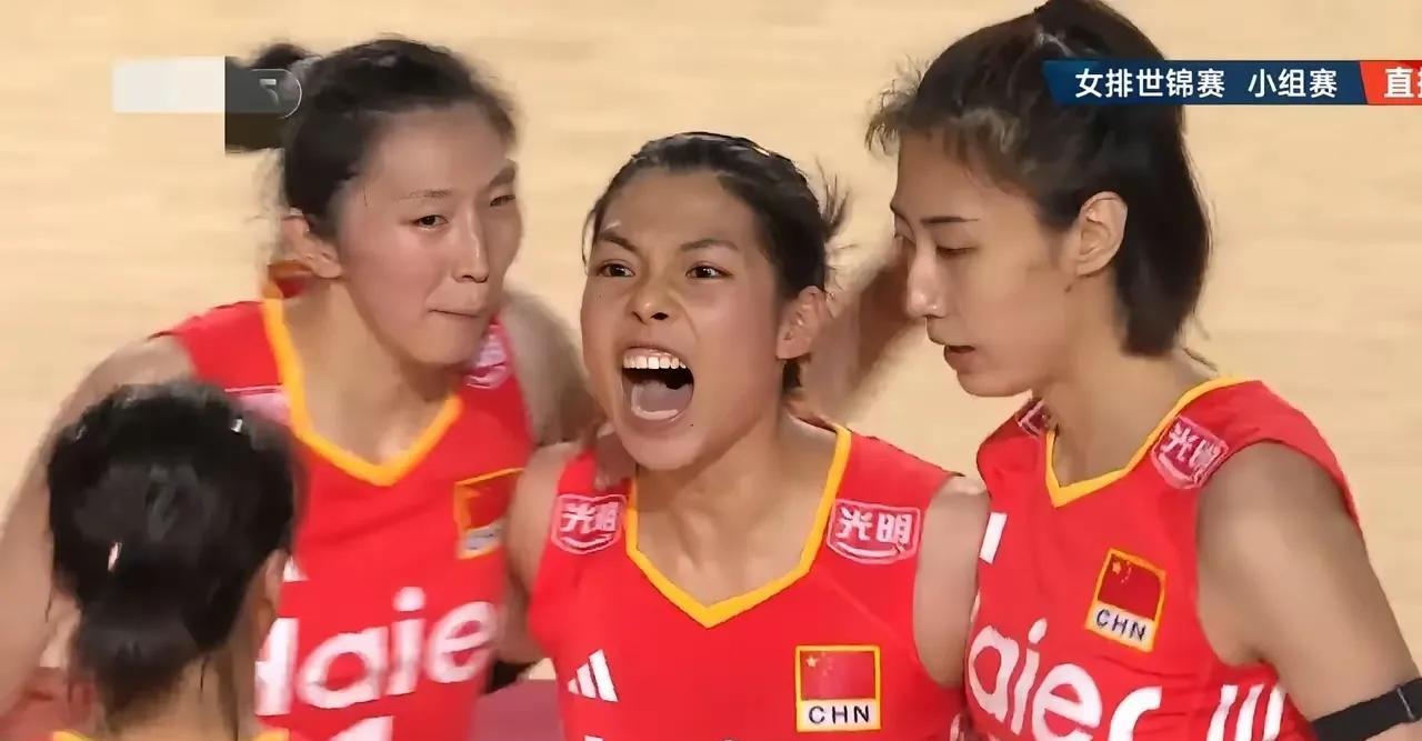 中国女排在与多米尼加的比赛中，展现了她们强大的实力和默契的配合。从比赛一开始，中