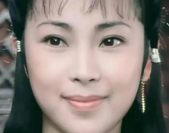 利智是时尚美，野性美，黄秋燕是经典美，知性美，李连杰这辈子值了！
李连杰虽然抛弃