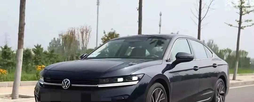 最近发现个怪现象，不少街坊换新车时都在玩"左手倒右手"的把戏。政府不是有报废补贴