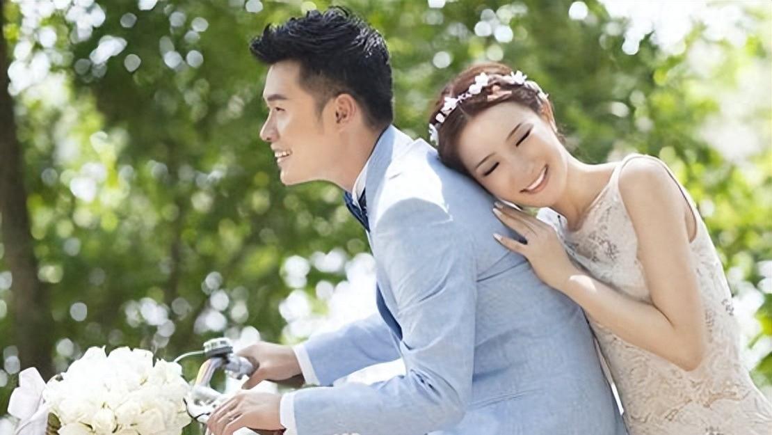 和初恋分手十年，再相聚他已经离婚，我发现一直爱的是初恋怎么办